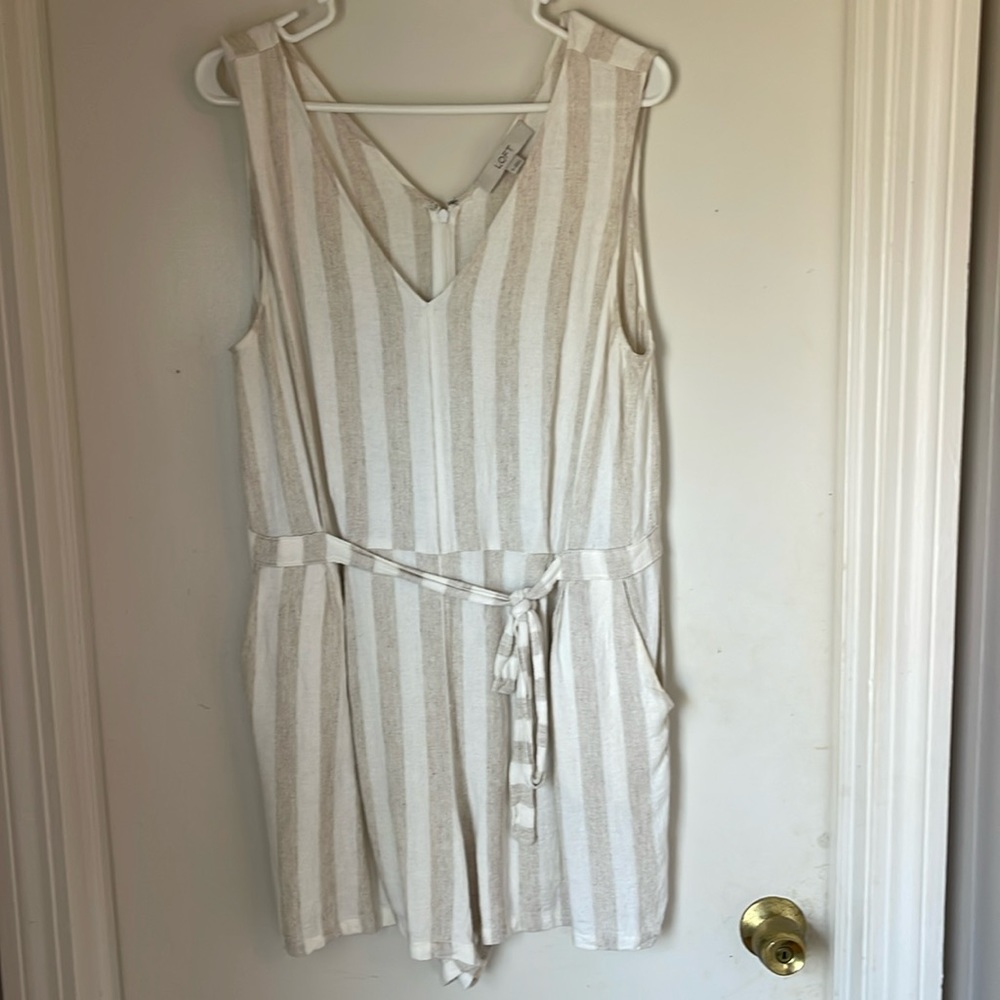 Beige and white romper with front tie!